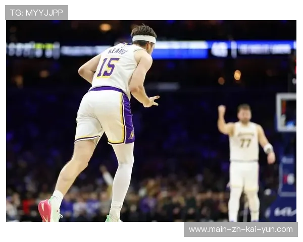 里夫斯在湖人逆转76人比赛中砍下35分,持球核心战术成取胜关键 里夫斯在湖人逆转76人比赛中砍下35分,持球核心战术成取胜关键